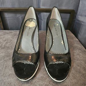 ANNE KLEIN black and white patent leather , SLIP ON, SIZE: 6.5